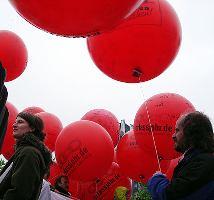 debt-cancelling-balloons803