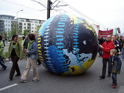 rolling-globe8110