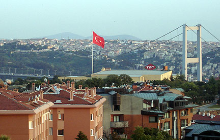trk7-red-flag-and-bridge971