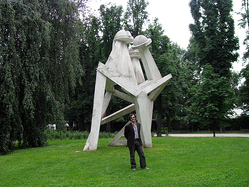 giovanni-and-sculpture_1589