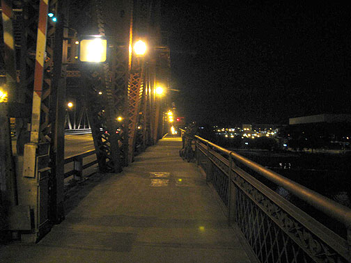 bway-bridge-evening-pause_2551