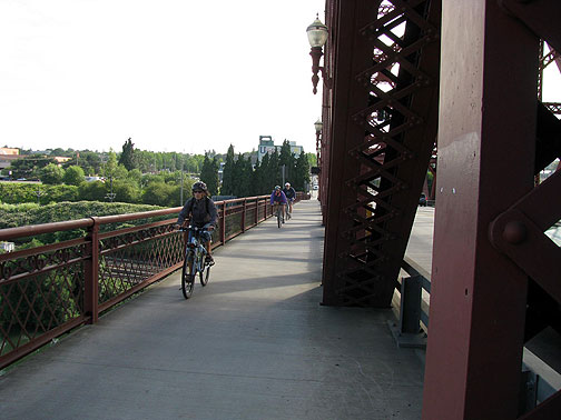 bway-bridge-morning-commute_2491