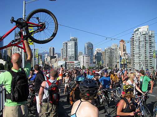 cambie-bridge-lift-pause_2868