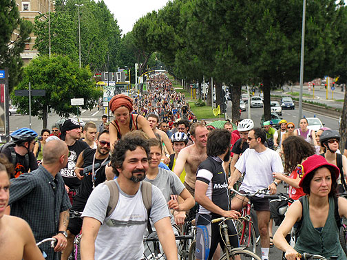 early-crowd-shot-beach-ride-2_2099