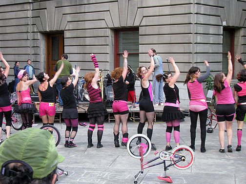 sprockettes-waving_2449