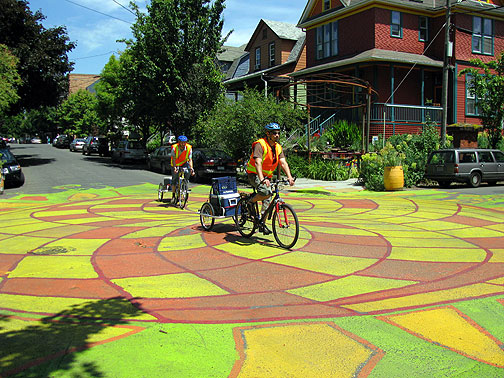 sunnyside-piazza-2-bikers_2561