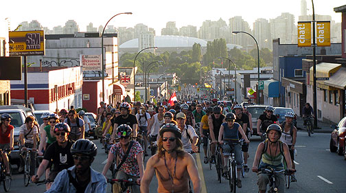 uphill-crowd-dwntwn-backgrnd_2999