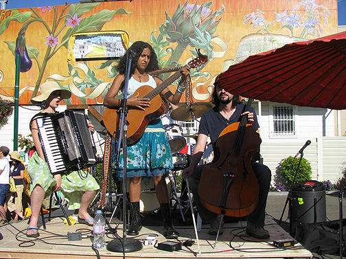 mural_rupa_4276 Rupa and the April Fishes rock out the mural opening, Sept. 27, 2008.