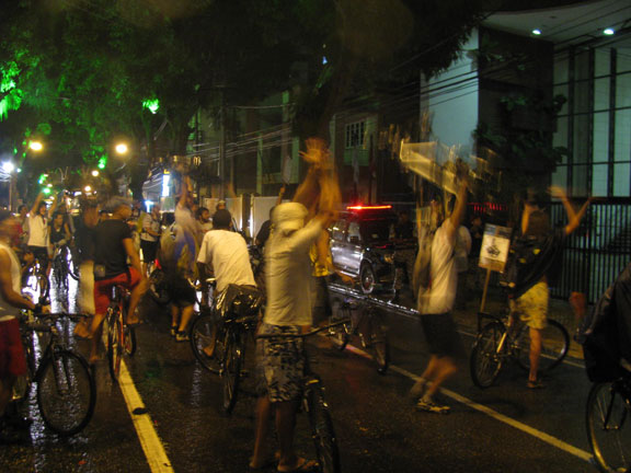 cheering-at-crowne-plaza-hotel_6788 Several times we passed local tourist hotels full of WSF delegates. Here we are at the Crown Plaza, with delegates cheering us from the balconies while we all chanted "Mais Bicicletas, Menos Carros"!