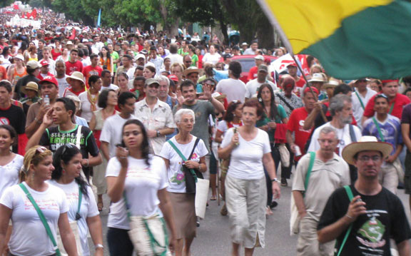 crowd-shot-long-view_6656 Next, various crowd shots during the walk.