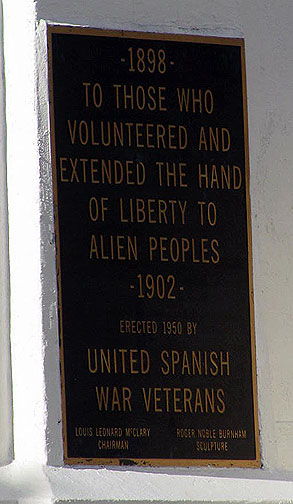 alien-peoples-sign_7203 Close-up on the sign on the monument above.