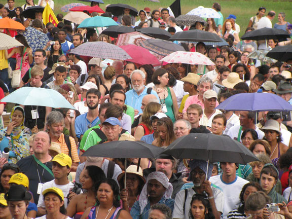 crowd-umbrellas_6937 A gallery of crowd close-ups so you can see the faces of the WSF.