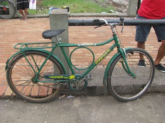monark-green-bike_7049 The everyday bike in Belem.