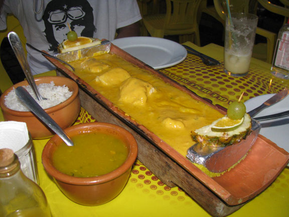 peixe-na-telha-and-pirao-and-rice_7100 Fish on a tile, and rice and pirao.