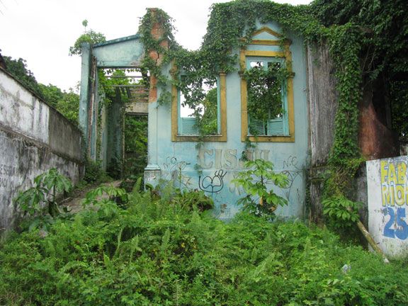 picturesque-ruin-icoaraci_7029 A building crumbles into the wet green ruling order in Icoaraci.