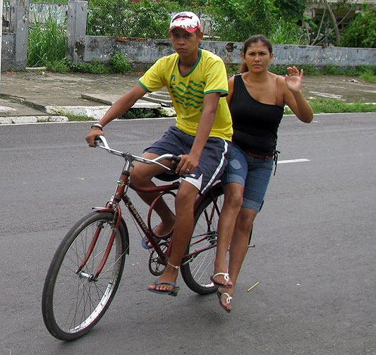 she-hops-off-bike_7028 Dropping off his girlfriend.