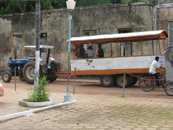tractor-bus-cotijuba_7077 Tractor bus on Cotijuba.