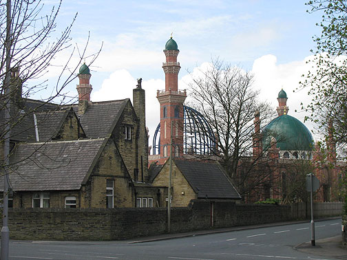 mosque-and-stone-bldgs_8679 Gleaming new mosque going up behind centuries-old stone houses.