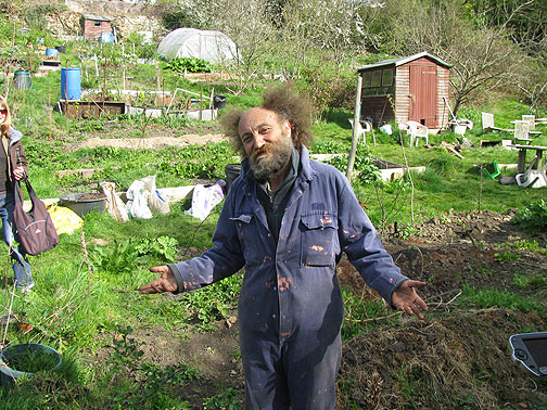 royate-mike-feingold-in-his-allotment-arms-outstretched_8286 Mike Feingold, a permacultural treasure in Bristol!