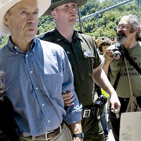 NASA scientist James Hansen (left) gets busted protesting coal. (Photo: Rainforest Action Network)
