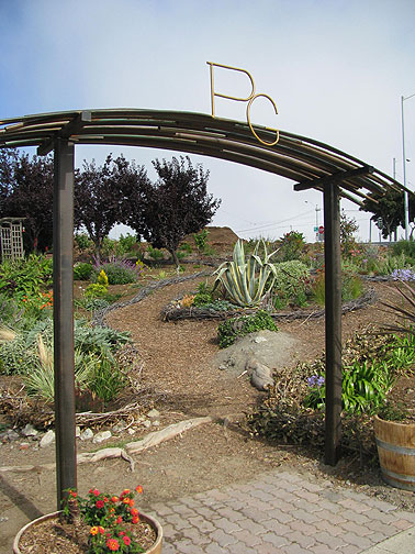 pc-garden-gate_0484 A brand new community garden has appeared at 18th and Connecticut on what I think is surplus Caltrans land.