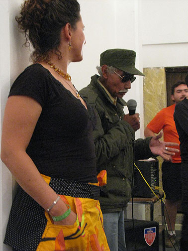 adri-and-francisco-gonzalez-estrada-at-mensajero-workshop_2055 Don Francisco regales the Cycling Congress, Sept. 19, 2009.