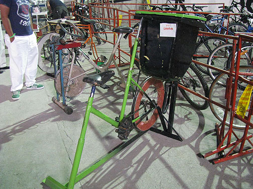 bici-lavaropa_1942 "Bici LavaRopa" or pedal-powered clothes washer!