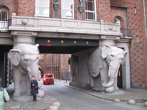 elephant-gates-horiz_2855 elephant-gates-horiz_2855