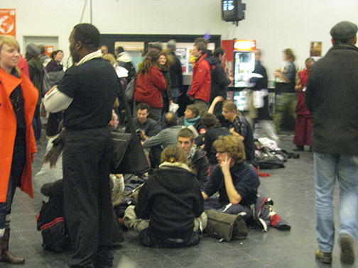klimaforum-lobby-discussions_4067 Klimaforum lobby where all the real discussions took place.