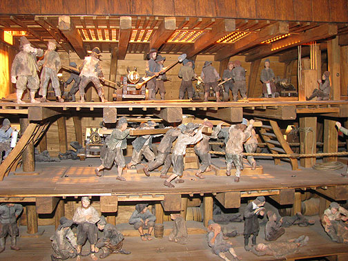model-of-vasas-below-deck-crews_3412 This is a model of the below-deck crews at work in the Vasa...