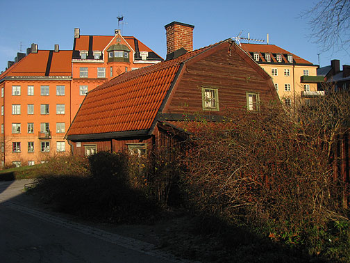 old-and-new-housing-near-sofia-kirke_3253 These are the charming workers houses that are now considered super desirable on Vita Bergen...