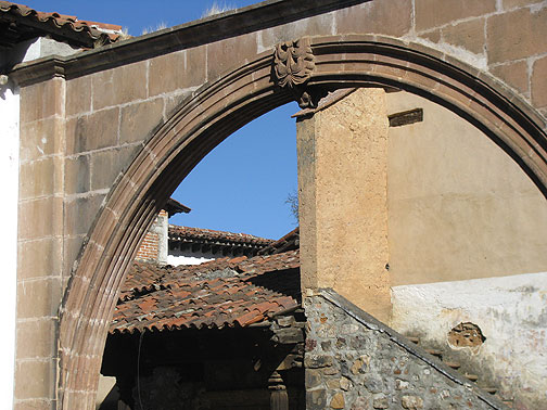 patzcuaro-invisible-city-arch-and-roofs_4311 Arches and angles at every turn!