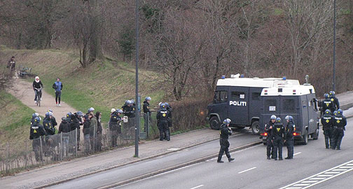 police-at-parks-edge_4030 Police were everywhere, using dogs and close inspections as they tried to ferret out crimes before they were committed... so much for rule of law!
