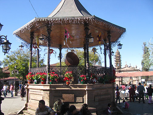santa-clara-del-cobre-zocalo-gazebo_4365 The Great Copper Pot of Santa Clara del Cobre.