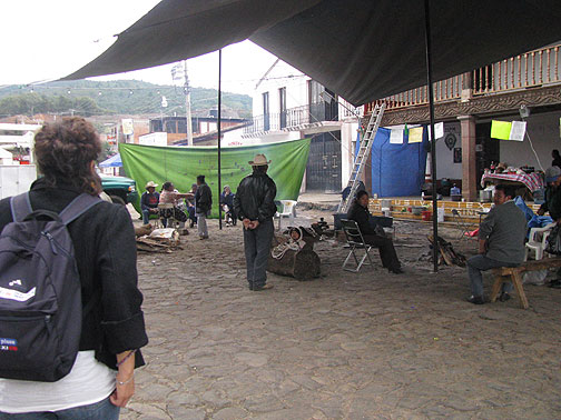 tzintzuntzan-anti-corruption-sit-in_4239 Mexico is a dynamic political society. Here locals in Tzintzuntzan had set up an encampment in front of the town hall in an attempt to force the resignation of the Treasurer, who they claimed had embezzled funds and was completely corrupt.