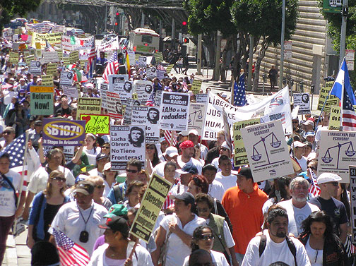 crowd-west-on-Mission-fr-9th_7081