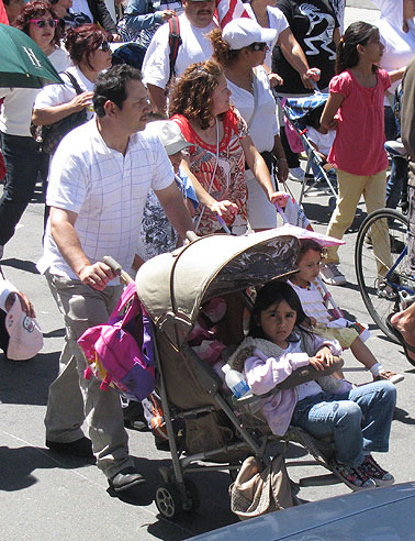 kids-in-strollers_7102