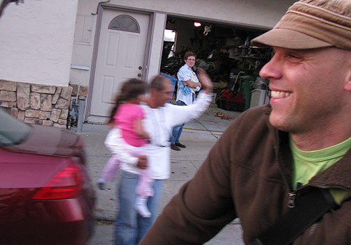 aug10_justin-w-waving-man-and-child_8905