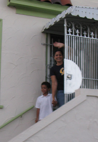 aug10_smiling-mom-and-son_8894