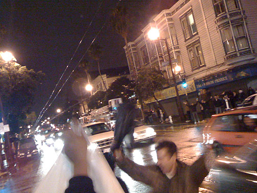 23rd-medo-w-umbrella-and-fans-across-street-Giants-NLCS-Champs-celebration-on-Mission-Street-2010-014