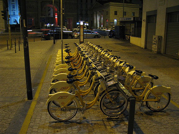 bikeshare-station-full-at-night_9800