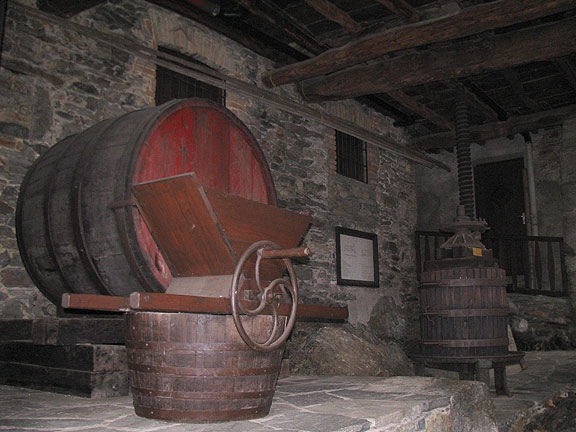 historic-wine-making-equipment_0113