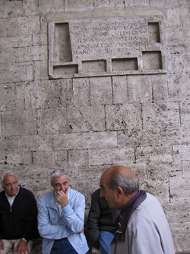 old-men-with-brick-measurer_0196