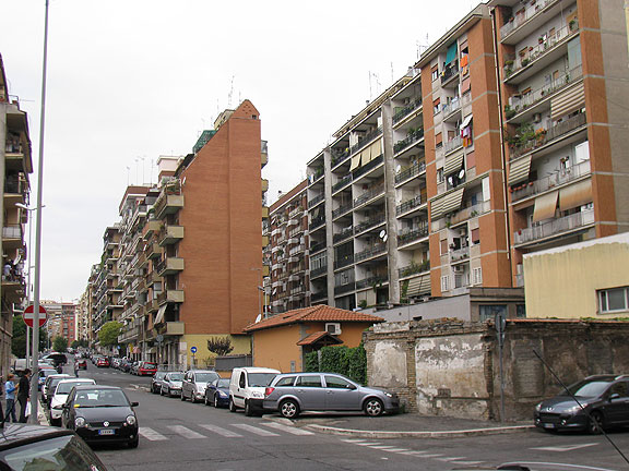 rome-neighborhood-near-exsnia_0448