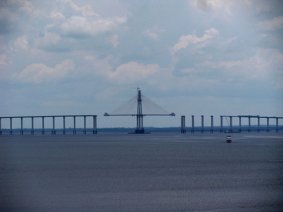 bridge-under-construction-over-rio-negro_0927