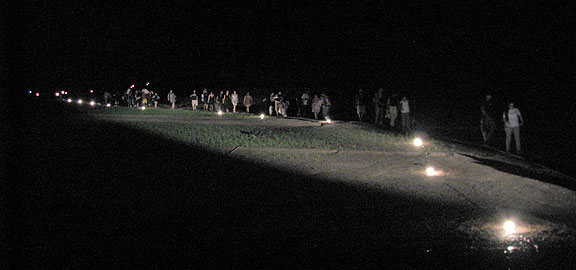refugees-to-the-boat-in-the-dark_1190