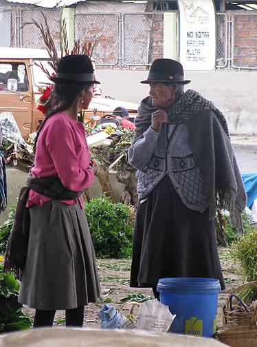 2-women-discuss_3138