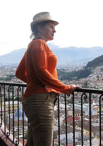 adri-at-railing-in-Mosaico_2895
