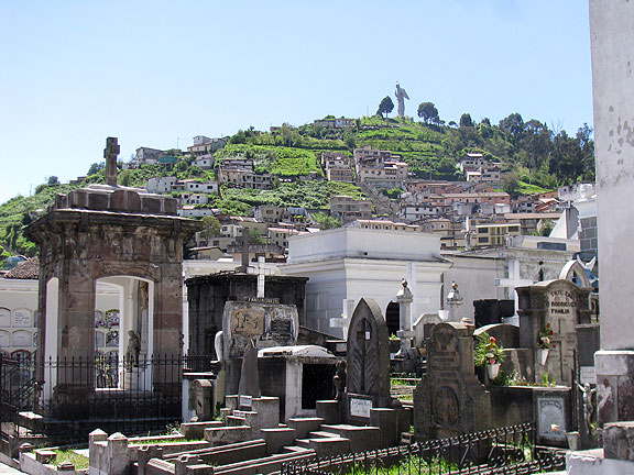cemetery-san-diego-beneath-panecillo_2820