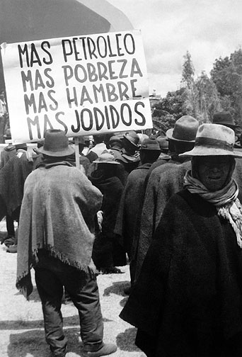 mas-petroleo-mas-pobreza-photo-by-Cristobal-Corral-Vega-1970s_2875